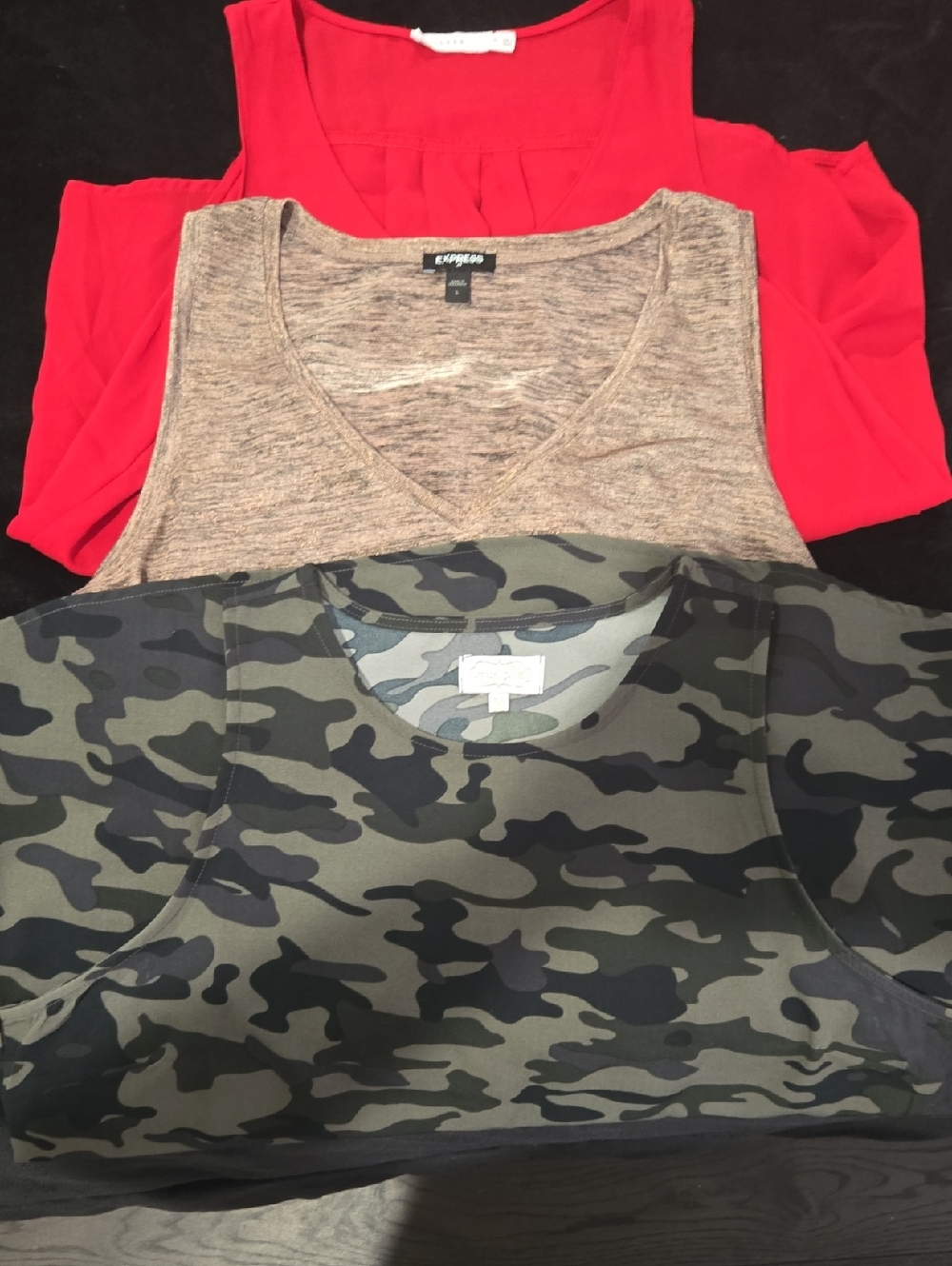 LOT OF 3 TANKxpress Taupe Heathered V-Neck Tank Top with Red & Olive Camo Layers
